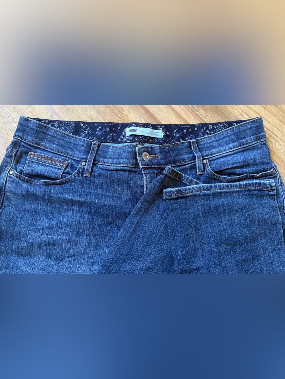 Levi's Women's Perfect Waist 525 Straight Leg Denim Jeans - Picture 7 of 8
